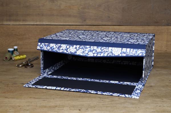 Blau- weiße Ordnungsbox "Fanni", Renaissanceblumen
